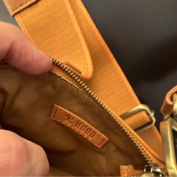 HOBO Cass Tan Pebble Leather Crossbody Phone Pouch Adjustable Strap - Picture 8 of 14